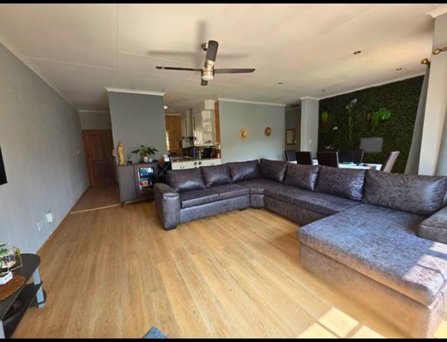 2 BEDROOM TOWNHOUSE FOR SALE IN GLEN MARAIS